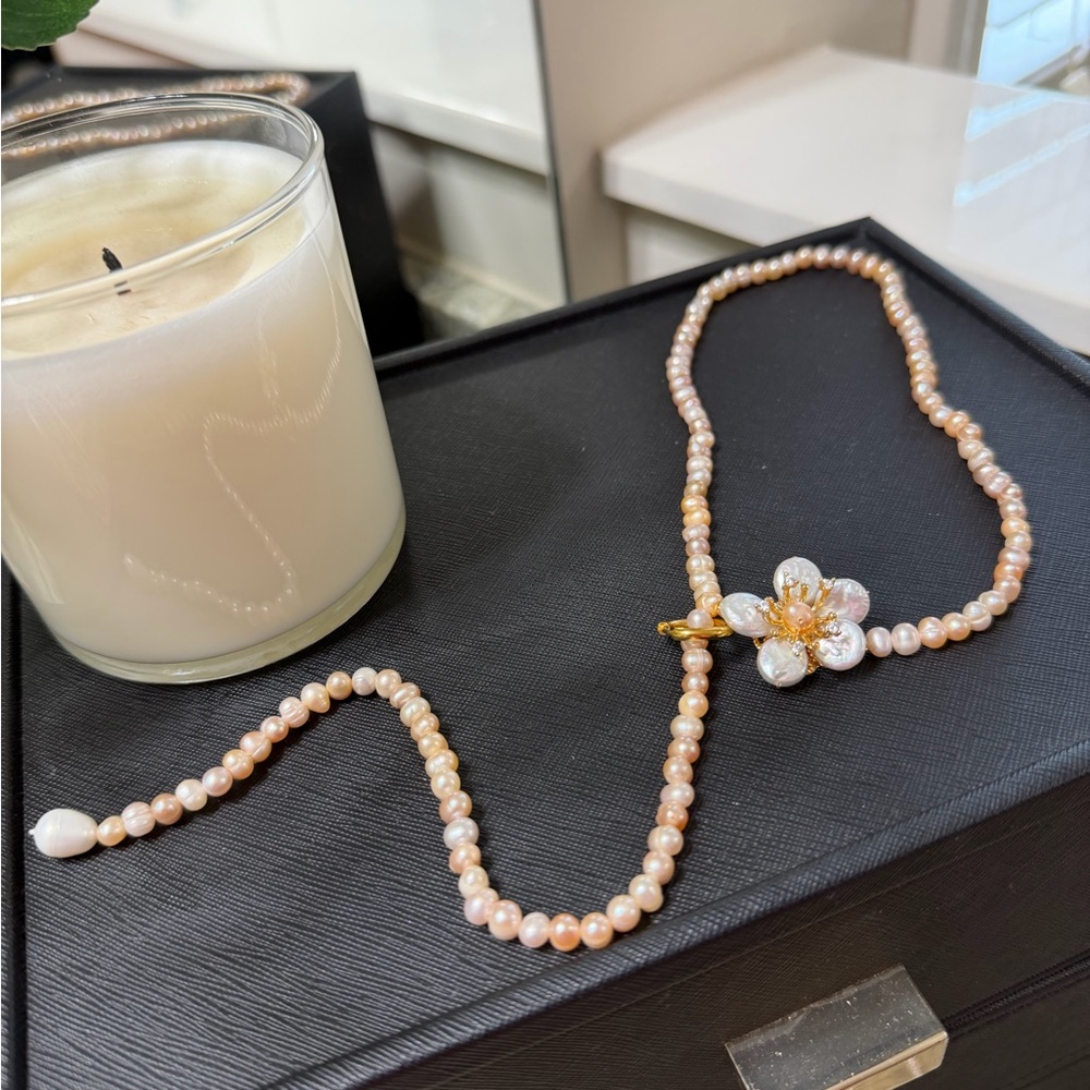 Chic Pearl Necklace with Gold Floral Pendant